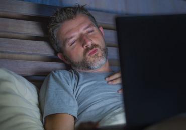 Das Internet verführt, reale sexuelle Begegnungen zu vermeiden. Das Internet verführt reale sexuelle Begegnungen zu vermeiden.